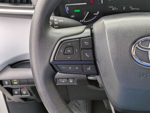 Used 2025 Toyota Sienna LE image 19