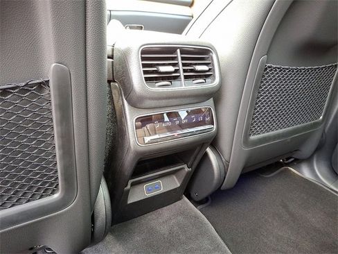 Used 2025 Mercedes-Benz GLS 450 4MATIC image 10