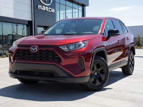 Used 2022 Toyota RAV4 LE image 3