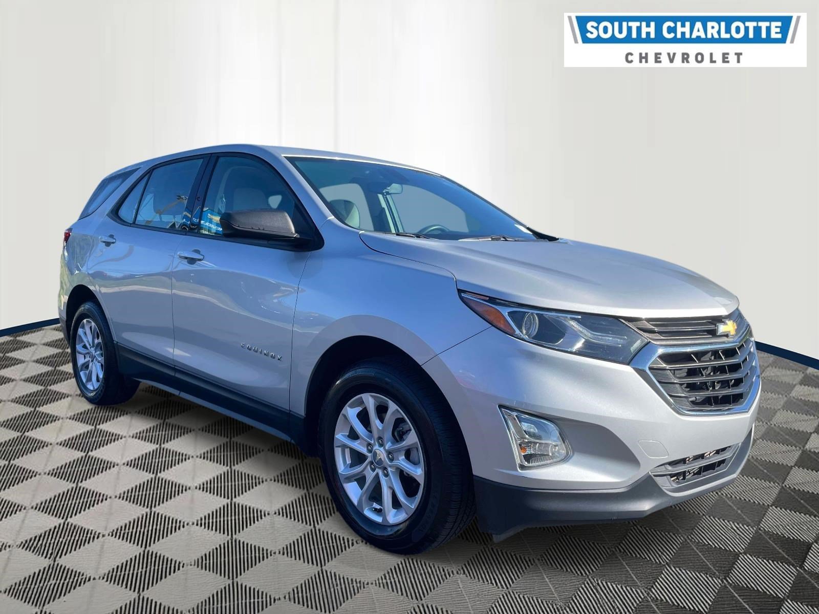 Used 2019 Chevrolet Equinox LS FWD image 3