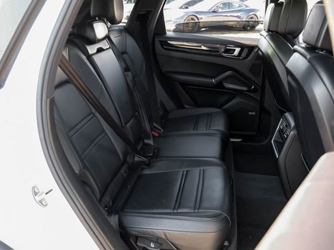 Used 2022 Porsche Cayenne image 40