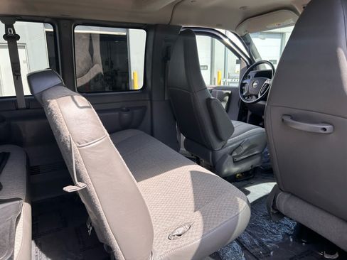 Used 2017 Chevrolet Express 3500 LT w/ LT Preferred Equipment Group RWD image 22