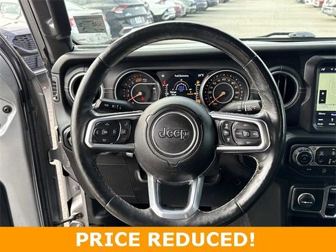 Used 2019 Jeep Wrangler Unlimited Sahara image 18