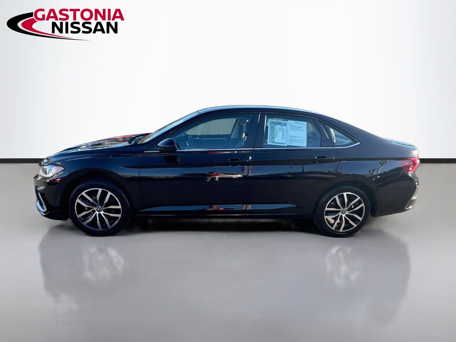 Used 2025 Volkswagen Jetta SE FWD image 5