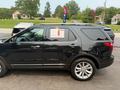 Used 2014 Ford Explorer XLT w/ Equipment Group 202A AWD/4WD image 4