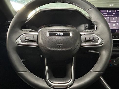 Used 2022 Jeep Compass Latitude FWD image 27