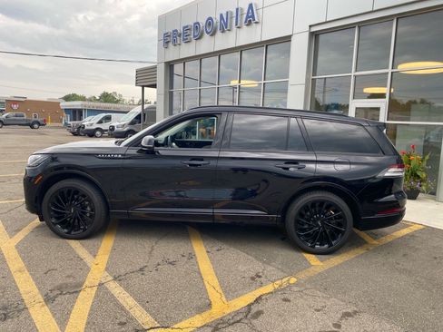 Used 2025 Lincoln Aviator Reserve w/ Jet Appearance Package AWD/4WD image 3