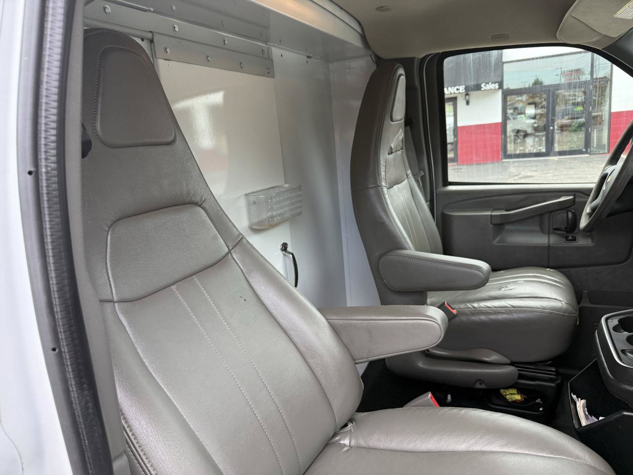 Used 2017 Chevrolet Express 3500 RWD image 30