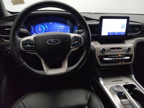 Used 2023 Ford Explorer XLT w/ Equipment Group 202A AWD/4WD image 22