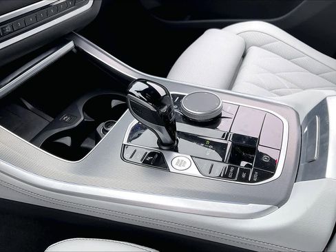 Used 2023 BMW X5 xDrive40i w/ Premium Package image 17