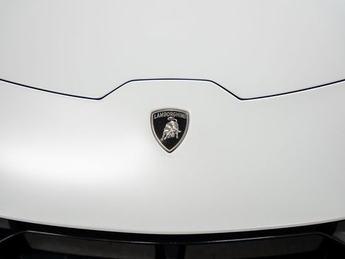 Used 2020 Lamborghini Huracan EVO image 7