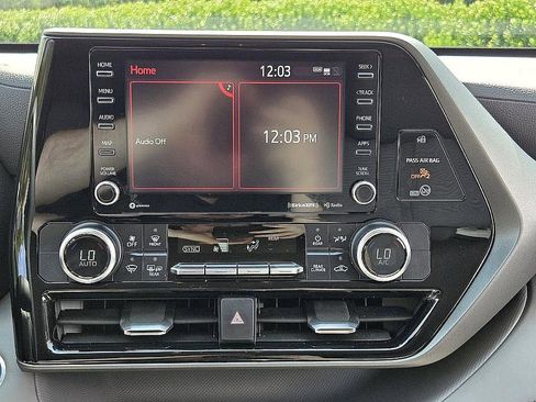 Used 2020 Toyota Highlander LE image 21
