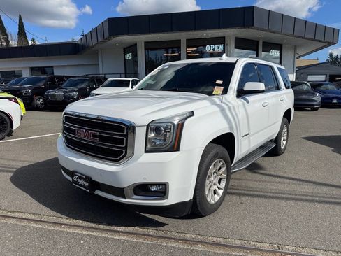 Used 2017 GMC Yukon SLT image 1