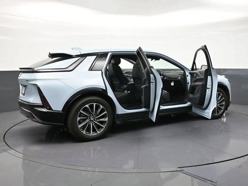 Used 2025 Cadillac Lyriq Sport AWD/4WD image 32
