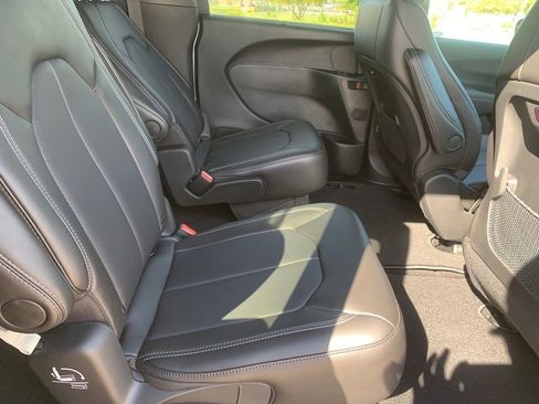 New 2026 Chrysler Pacifica Select image 31