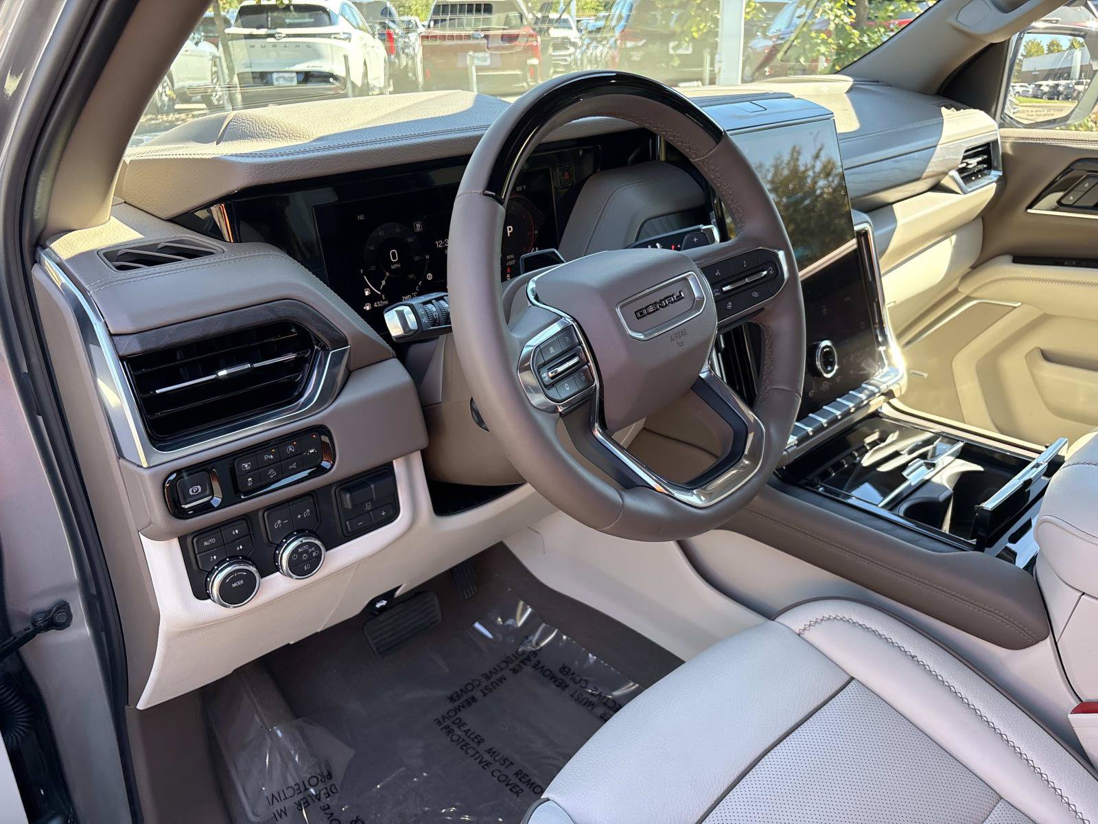 Used 2026 GMC Yukon Denali w/ Denali Reserve Package AWD/4WD image 18