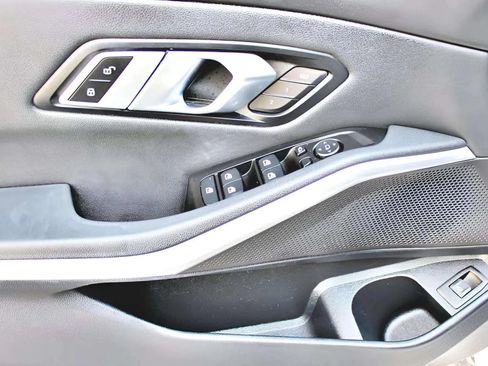 Used 2020 BMW 330i Sedan w/ Driving Assistance Package RWD image 7