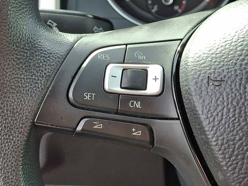 Used 2018 Volkswagen Atlas S image 19