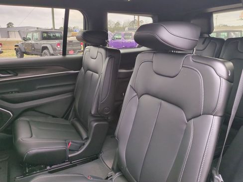New 2026 Jeep Grand Cherokee L Limited w/ Luxury Tech Group II RWD image 30