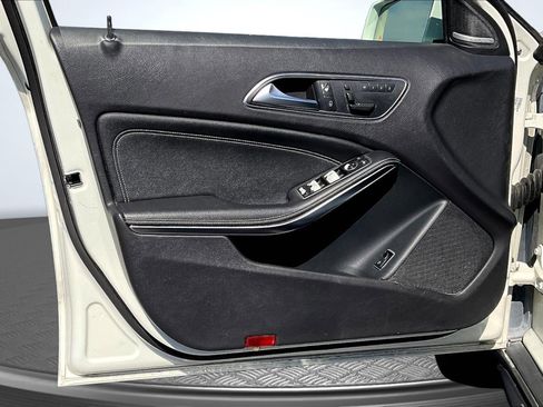 Used 2015 Mercedes-Benz GLA 250 4MATIC image 23