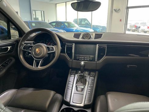 Used 2017 Porsche Macan image 28