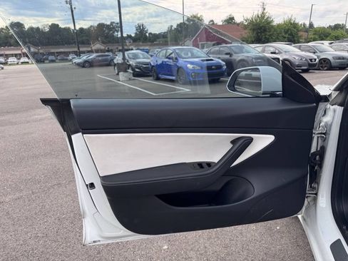 Used 2020 Tesla Model 3 Standard Range Plus RWD image 10