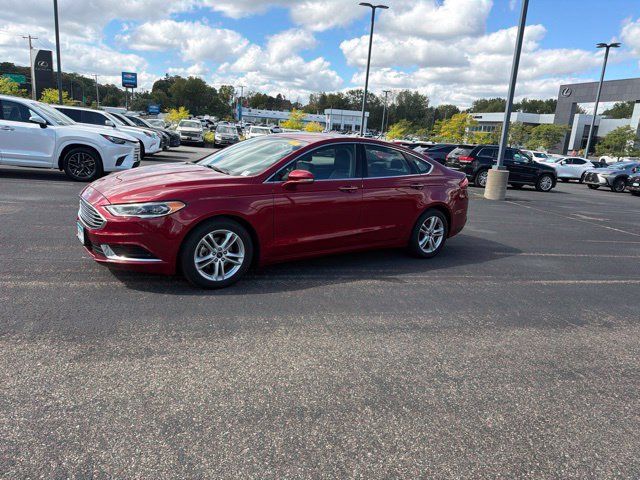 Used 2018 Ford Fusion SE w/ Fusion SE Technology Package FWD image 3