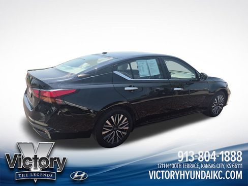Used 2025 Nissan Altima 2.5 SV FWD image 5