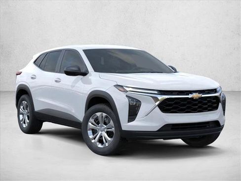 New 2026 Chevrolet Trax LS image 2