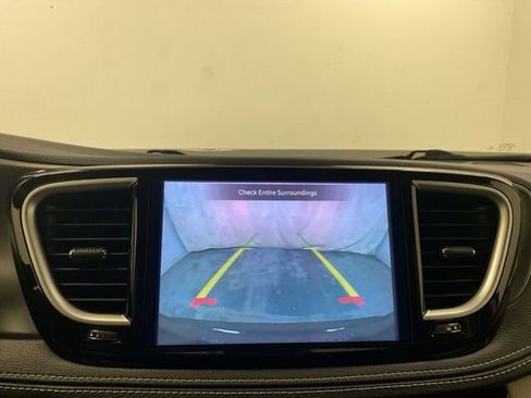 Used 2022 Chrysler Pacifica Touring-L image 13