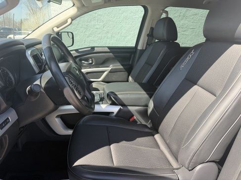 Used 2019 Nissan Titan PRO-4X image 14