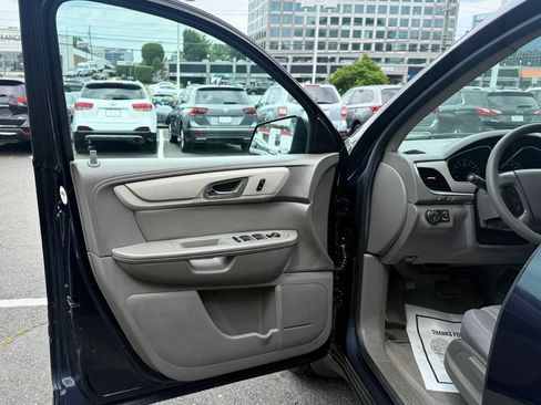 Used 2015 Chevrolet Traverse LS FWD image 7
