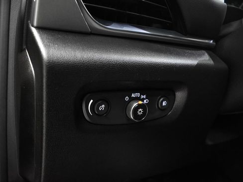 Used 2021 Chevrolet Traverse LT FWD image 19