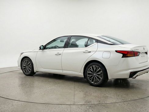 Used 2025 Nissan Altima 2.5 SV image 6