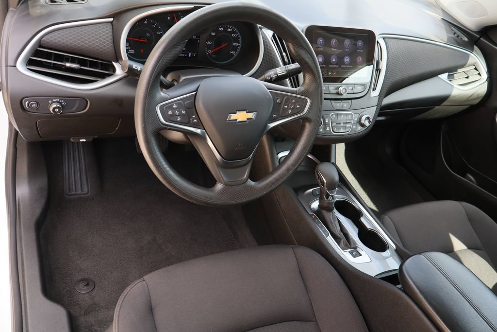 Used 2025 Chevrolet Malibu LT FWD image 11