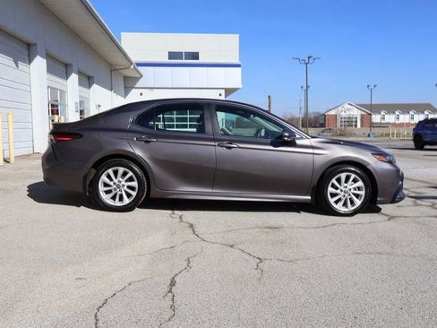 Used 2024 Toyota Camry SE image 8