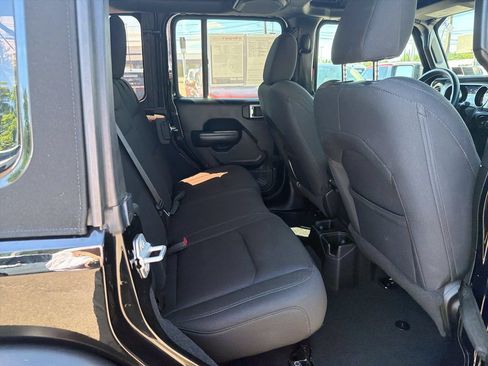 Used 2019 Jeep Wrangler Unlimited Sport S AWD/4WD image 17
