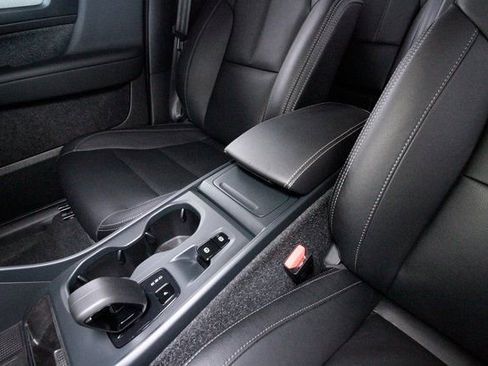 Certified 2025 Volvo XC40 B5 Core image 11