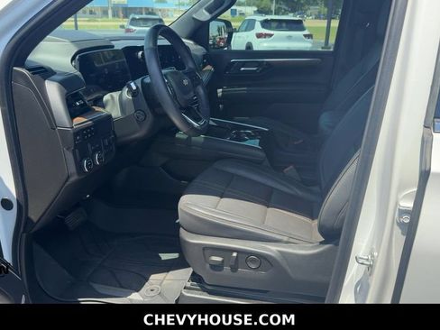 Used 2025 Chevrolet Tahoe High Country RWD image 9