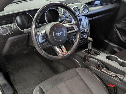 Used 2018 Ford Mustang Coupe image 4