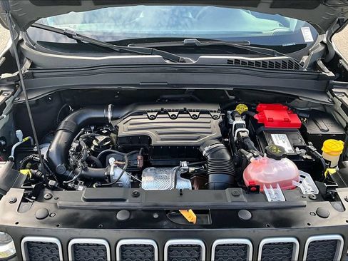 Used 2022 Jeep Renegade Latitude AWD/4WD image 30