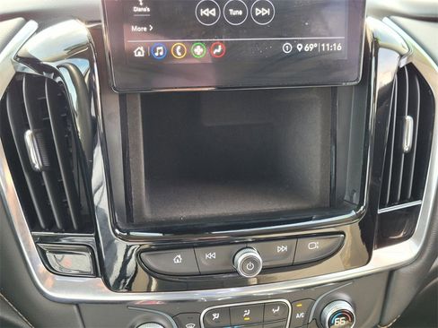Used 2021 Chevrolet Traverse LT image 27