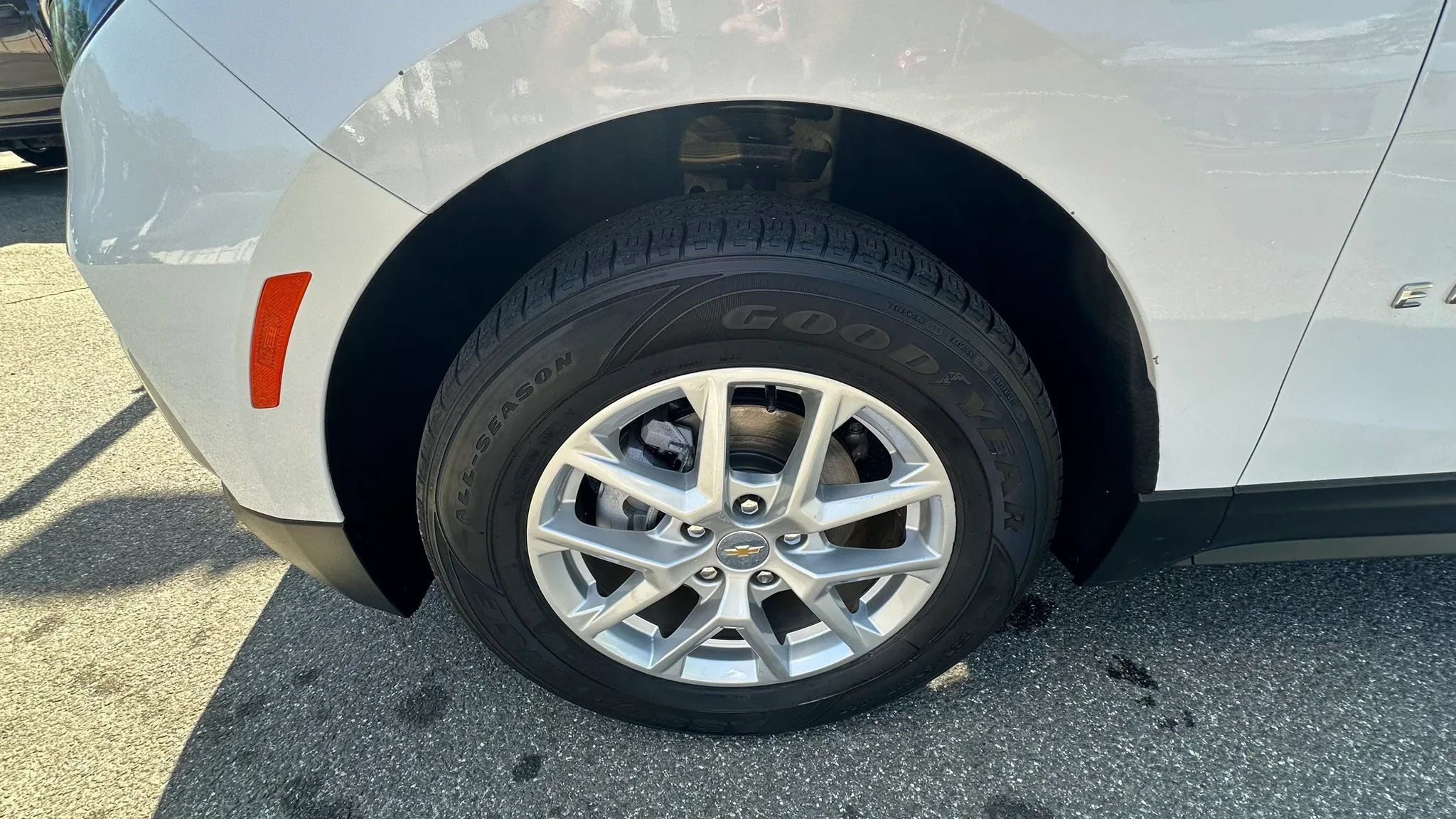 Used 2022 Chevrolet Equinox LT w/ Driver Convenience Package AWD/4WD image 8