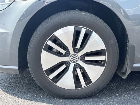 Used 2019 Volkswagen e-Golf SE w/ Driver Assistance Package image 9