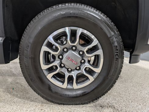 Used 2024 GMC Sierra 3500 SLT w/ SLT Convenience Package image 12