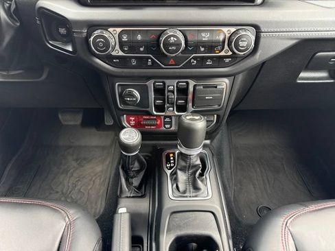 Used 2025 Jeep Wrangler Unlimited Rubicon AWD/4WD image 16