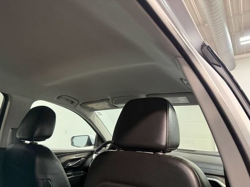 Used 2023 GMC Terrain SLT AWD/4WD image 19