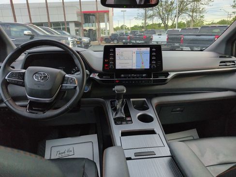 Certified 2022 Toyota Sienna XSE AWD/4WD image 12