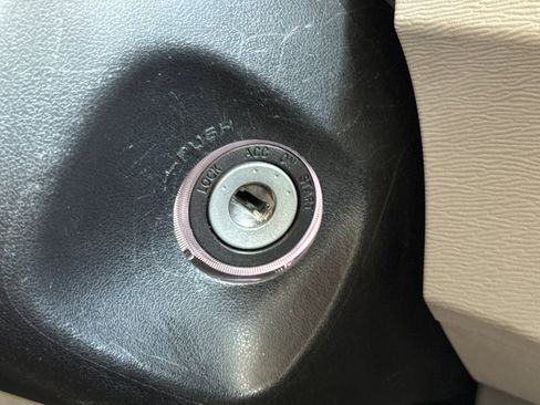 Used 2013 Toyota Sienna XLE FWD image 29
