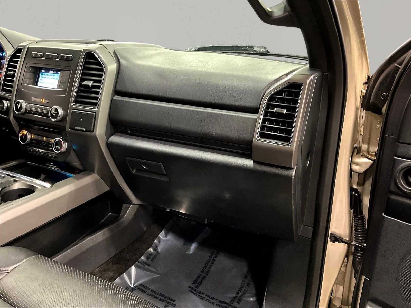 Used 2018 Ford Expedition XLT w/ Equipment Group 201A AWD/4WD image 27